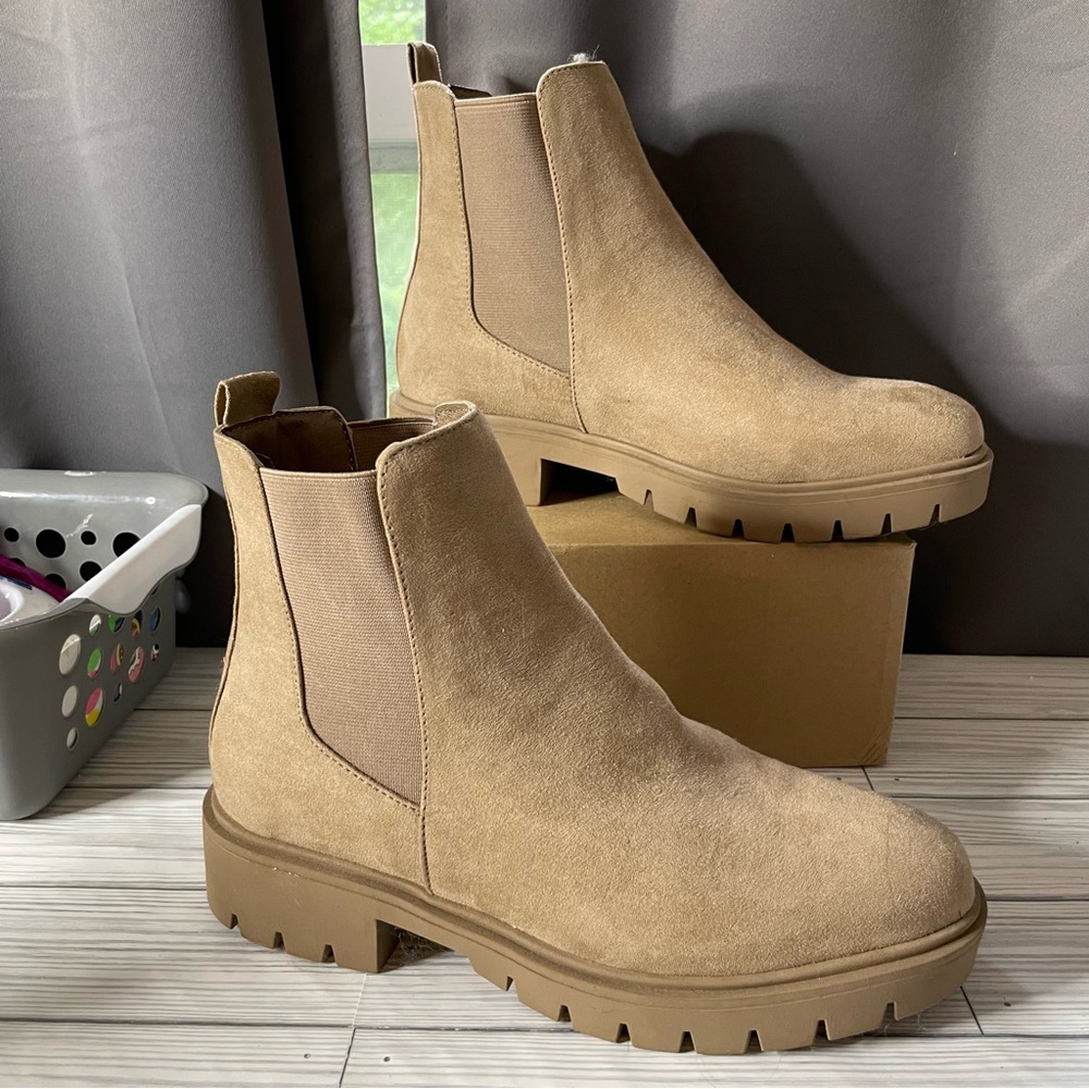 Esprit Tan Ankle Boots
